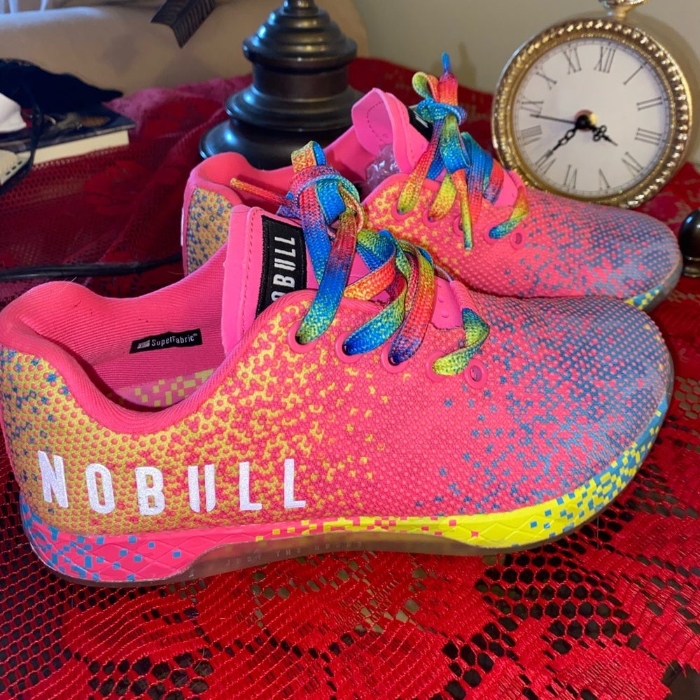 NEON PINK GLITCH TRAINER+ SIZE 7 Woman’s